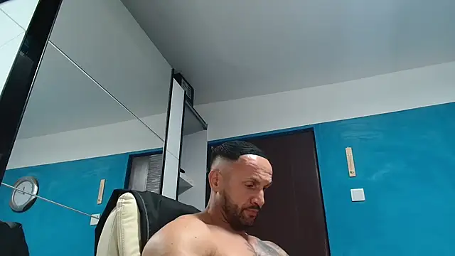 Snapshot of Magnificmuscles89 chatting on 10.06.25 Magnificmuscles89 online show from 10.06.25