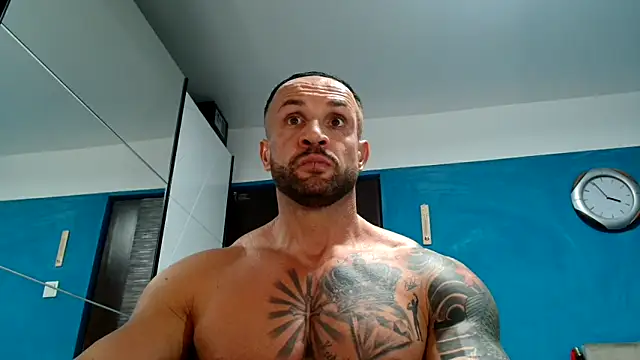 Snapshot of Magnificmuscles89 chatting on 10.08.25 Magnificmuscles89 online show from 10.08.25