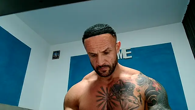 Snapshot of Magnificmuscles89 chatting on 10.19.25 Magnificmuscles89 online show from 10.19.25