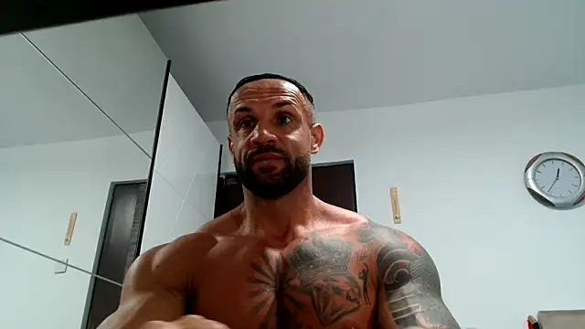 Snapshot of Magnificmuscles89 chatting on 11.02.25 Magnificmuscles89 online show from 11.02.25