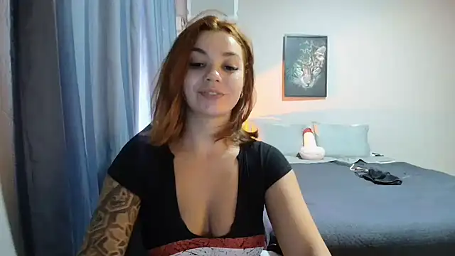 Snapshot of HotRuiva chatting on 02.14.25 HotRuiva online show from 02.14.25