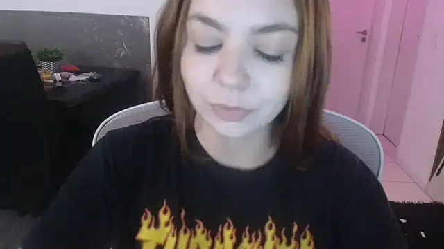 Snapshot of HotRuiva chatting on 10.12.25 HotRuiva online show from 10.12.25