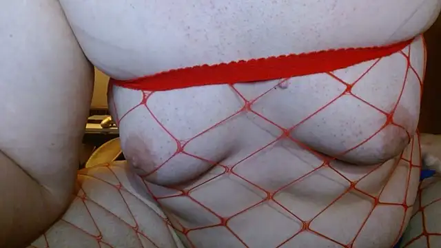 Snapshot of cosmicjones chatting on 12.31.24 cosmicjones online show from 12.31.24