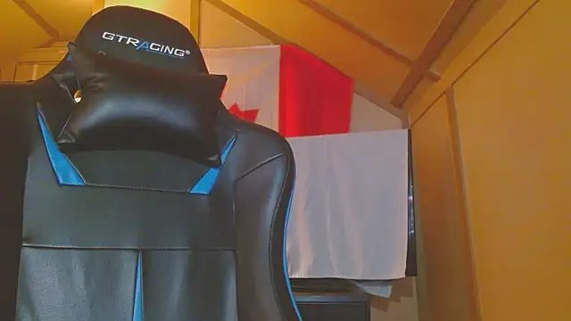 Snapshot of cosmicjones chatting on 02.05.25 cosmicjones online show from 02.05.25