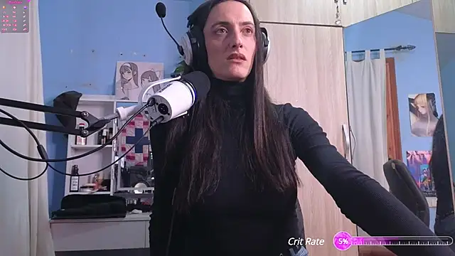 Snapshot of MemiKouki chatting on 12.20.24 MemiKouki online show from 12.20.24