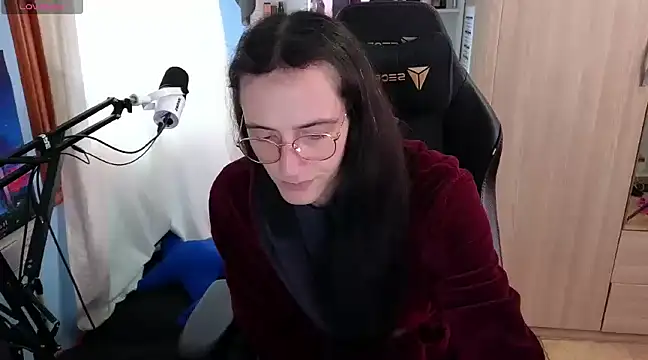 Snapshot of MemiKouki chatting on 02.01.25 MemiKouki online show from 02.01.25