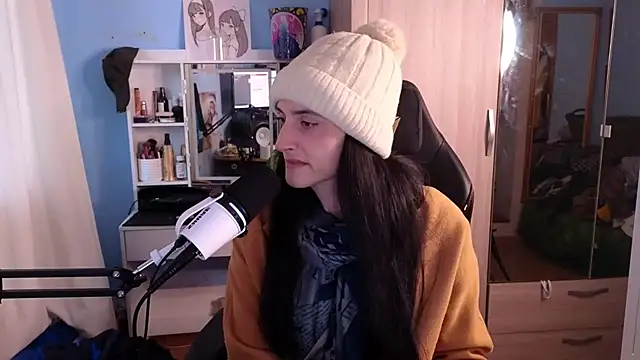 Snapshot of MemiKouki chatting on 03.18.25 MemiKouki online show from 03.18.25