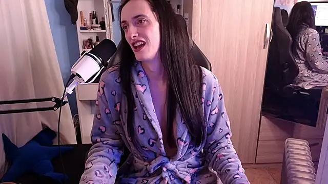 Snapshot of MemiKouki chatting on 03.18.25 MemiKouki online show from 03.18.25