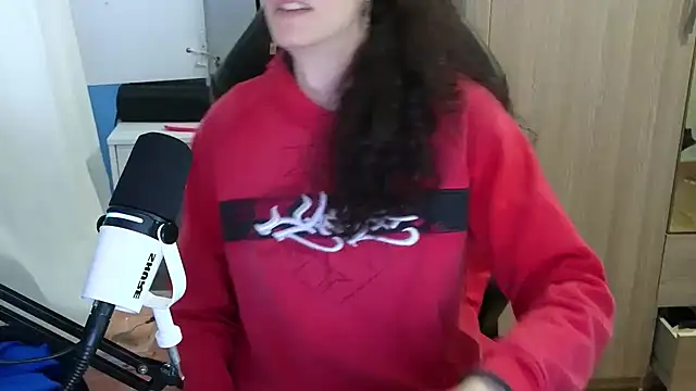 Snapshot of MemiKouki chatting on 11.05.25 MemiKouki online show from 11.05.25