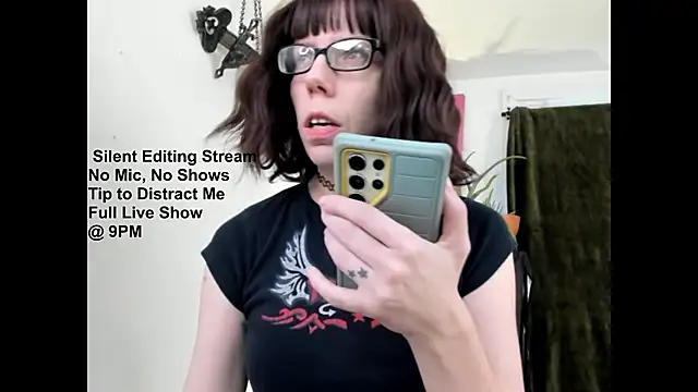 Snapshot of SaraDesirexo chatting on 02.08.25 SaraDesirexo online show from 02.08.25