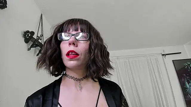 Snapshot of SaraDesirexo chatting on 03.04.25 SaraDesirexo online show from 03.04.25