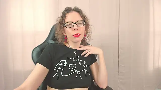 Snapshot of SaraDesirexo chatting on 09.29.25 SaraDesirexo online show from 09.29.25