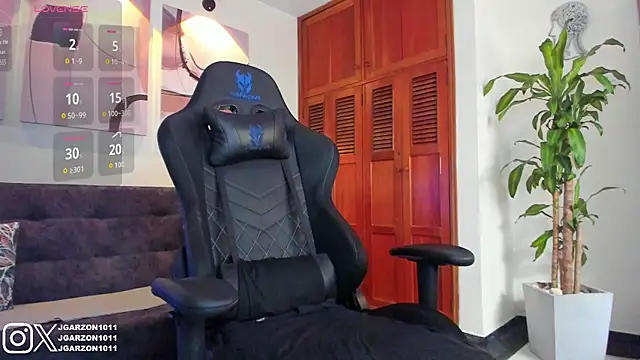 Snapshot of _joansoto chatting on 09.09.25  joansoto online show from 09.09.25