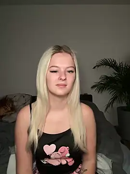 Snapshot of Allylove03 chatting on 12.19.24 Allylove03 online show from 12.19.24