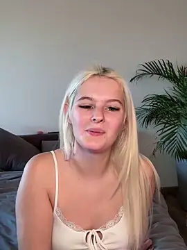 Snapshot of Allylove03 chatting on 01.10.25 Allylove03 online show from 01.10.25