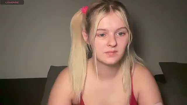 Snapshot of Allylove03 chatting on 10.07.25 Allylove03 online show from 10.07.25