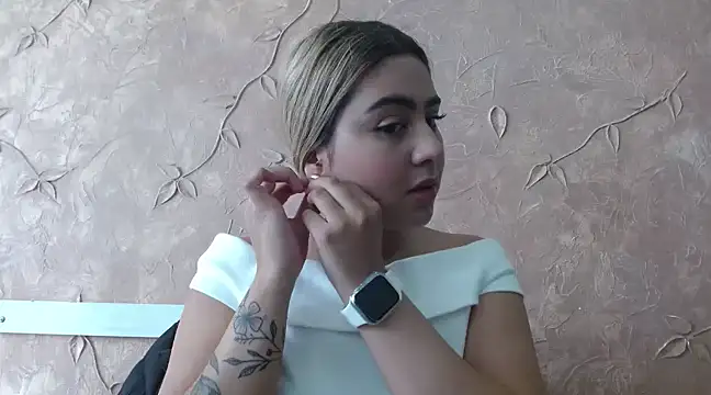Snapshot of Miabonnett_ chatting on 01.18.25 Miabonnett online show from 01.18.25