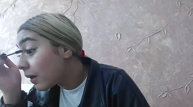 Snapshot of Miabonnett_ chatting on 01.20.25 Miabonnett online show from 01.20.25