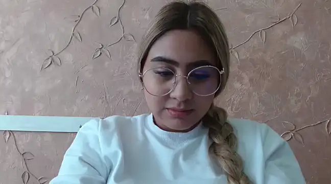 Snapshot of Miabonnett_ chatting on 02.05.25 Miabonnett online show from 02.05.25