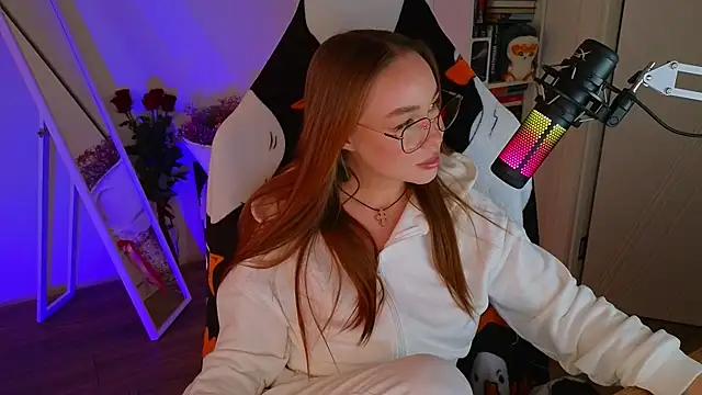 Snapshot of Emili1- chatting on 03.11.25 Emili1- online show from 03.11.25