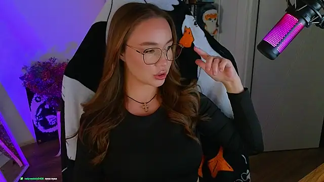 Snapshot of Emili1- chatting on 03.17.25 Emili1- online show from 03.17.25