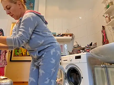 Snapshot of FrauleinSchmitt chatting on 11.07.25 FrauleinSchmitt online show from 11.07.25