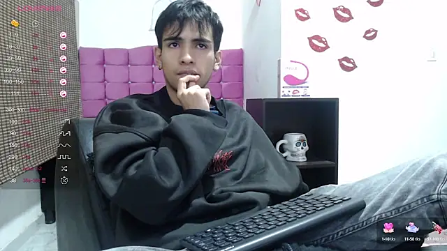 Snapshot of zack_thunder chatting on 12.28.24 zack thunder online show from 12.28.24