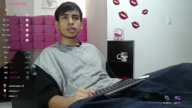 Snapshot of zack_thunder chatting on 12.31.24 zack thunder online show from 12.31.24