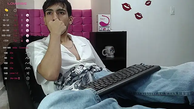 Snapshot of zack_thunder chatting on 01.04.25 zack thunder online show from 01.04.25
