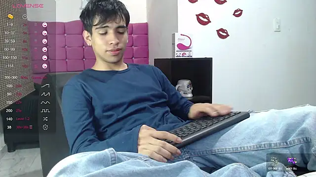 Snapshot of zack_thunder chatting on 01.10.25 zack thunder online show from 01.10.25