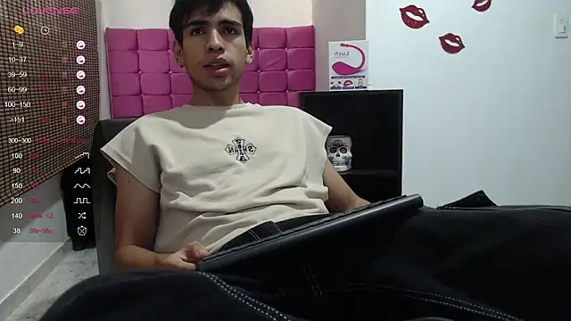 Snapshot of zack_thunder chatting on 01.21.25 zack thunder online show from 01.21.25