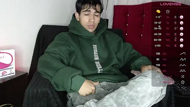 Snapshot of zack_thunder chatting on 09.19.25 zack thunder online show from 09.19.25