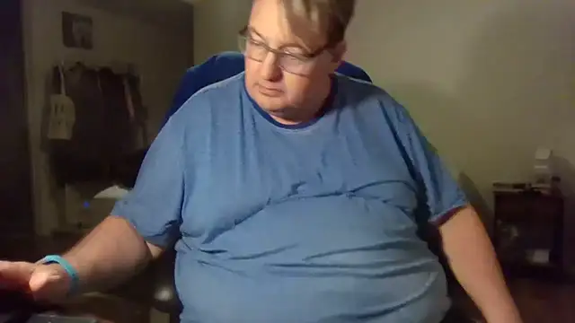 Snapshot of wvalentino chatting on 02.04.25 wvalentino online show from 02.04.25