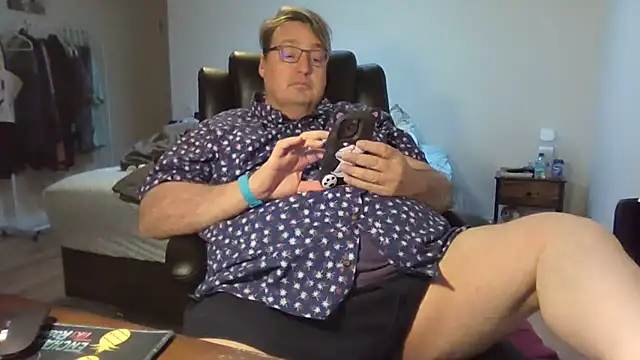 Snapshot of wvalentino chatting on 02.15.25 wvalentino online show from 02.15.25