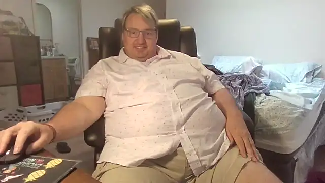 Snapshot of wvalentino chatting on 09.30.25 wvalentino online show from 09.30.25