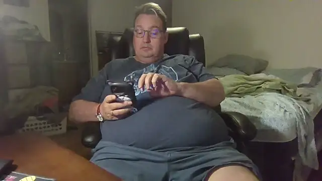 Snapshot of wvalentino chatting on 10.12.25 wvalentino online show from 10.12.25