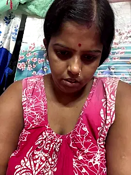 Snapshot of Beauty-queen chatting on 10.13.25 Beauty-queen online show from 10.13.25