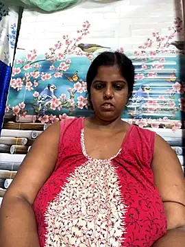 Snapshot of Beauty-queen chatting on 10.15.25 Beauty-queen online show from 10.15.25