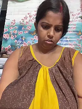 Snapshot of Beauty-queen chatting on 10.18.25 Beauty-queen online show from 10.18.25