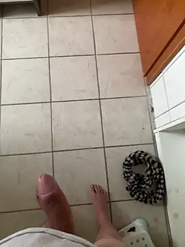 Snapshot of YoungDick25 chatting on 10.12.25 YoungDick25 online show from 10.12.25