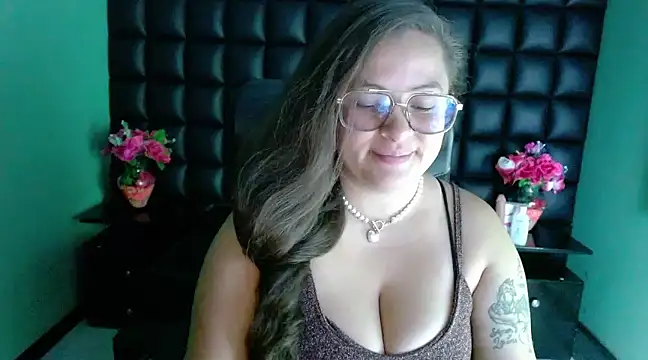 Snapshot of SaraThomso chatting on 12.05.24 SaraThomso online show from 12.05.24