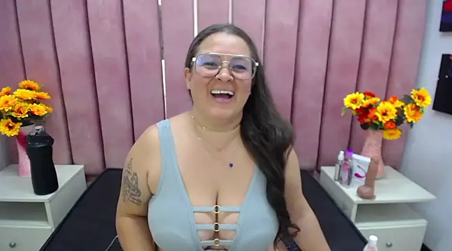 Snapshot of SaraThomso chatting on 01.28.25 SaraThomso online show from 01.28.25