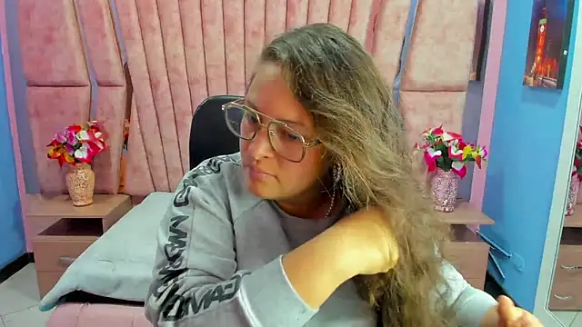 Snapshot of SaraThomso chatting on 02.27.25 SaraThomso online show from 02.27.25