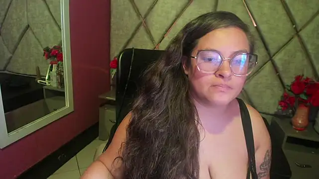 Snapshot of SaraThomso chatting on 10.01.25 SaraThomso online show from 10.01.25