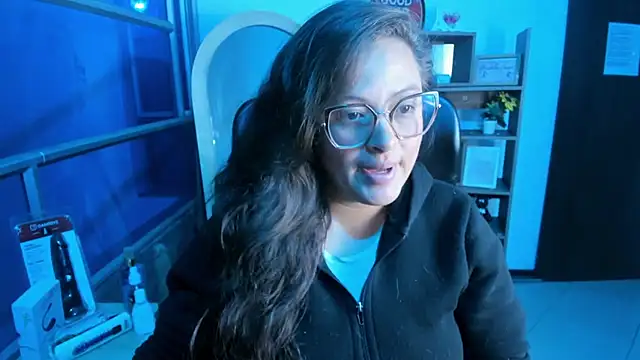 Snapshot of SaraThomso chatting on 11.09.25 SaraThomso online show from 11.09.25