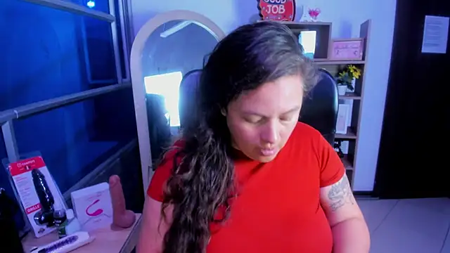 Snapshot of SaraThomso chatting on 11.11.25 SaraThomso online show from 11.11.25