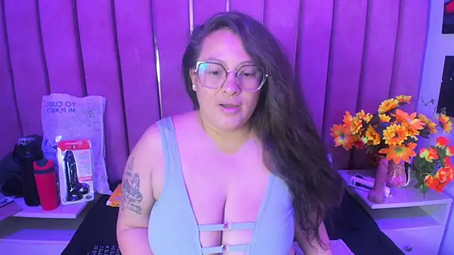 Snapshot of SaraThomso chatting on 11.12.25 SaraThomso online show from 11.12.25