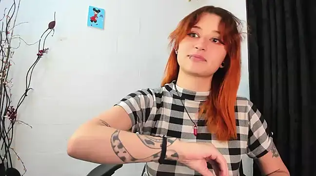 Snapshot of valent_27 chatting on 12.28.24 valent 27 online show from 12.28.24