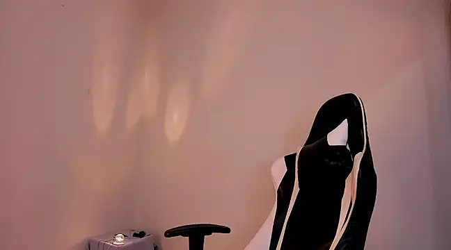 Snapshot of valent_27 chatting on 02.08.25 valent 27 online show from 02.08.25