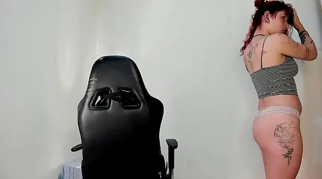 Snapshot of valent_27 chatting on 02.08.25 valent 27 online show from 02.08.25